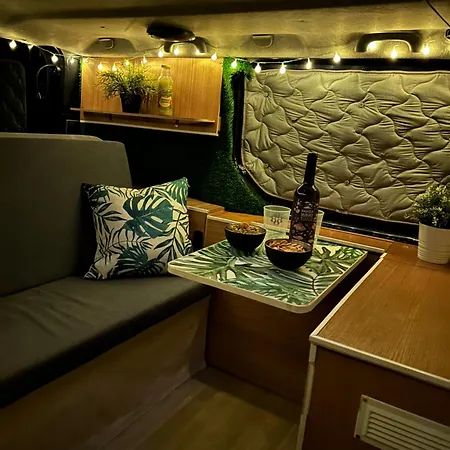 Camper Van The Blue Whale * 阿布里斯